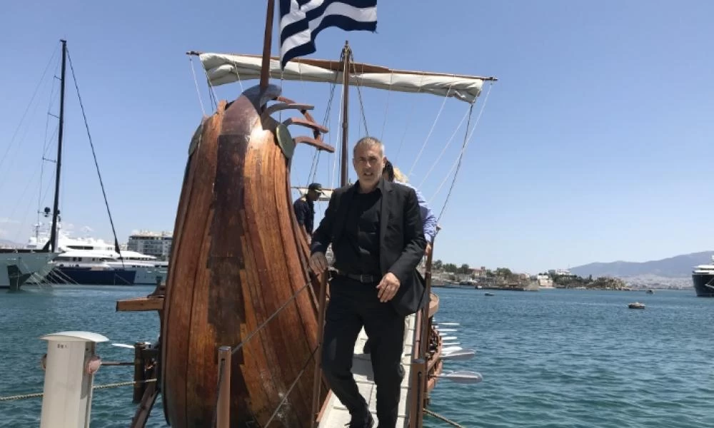 Μώραλης: Επίσκεψη του δημάρχου Πειραιά στην εμβληματική τριήρη «Ολυμπιάς» του ΠΝ